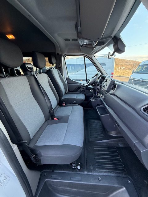 De vanzare Renault Master 8+1 2024