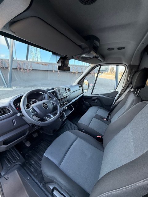 De vanzare Renault Master 8+1 2024