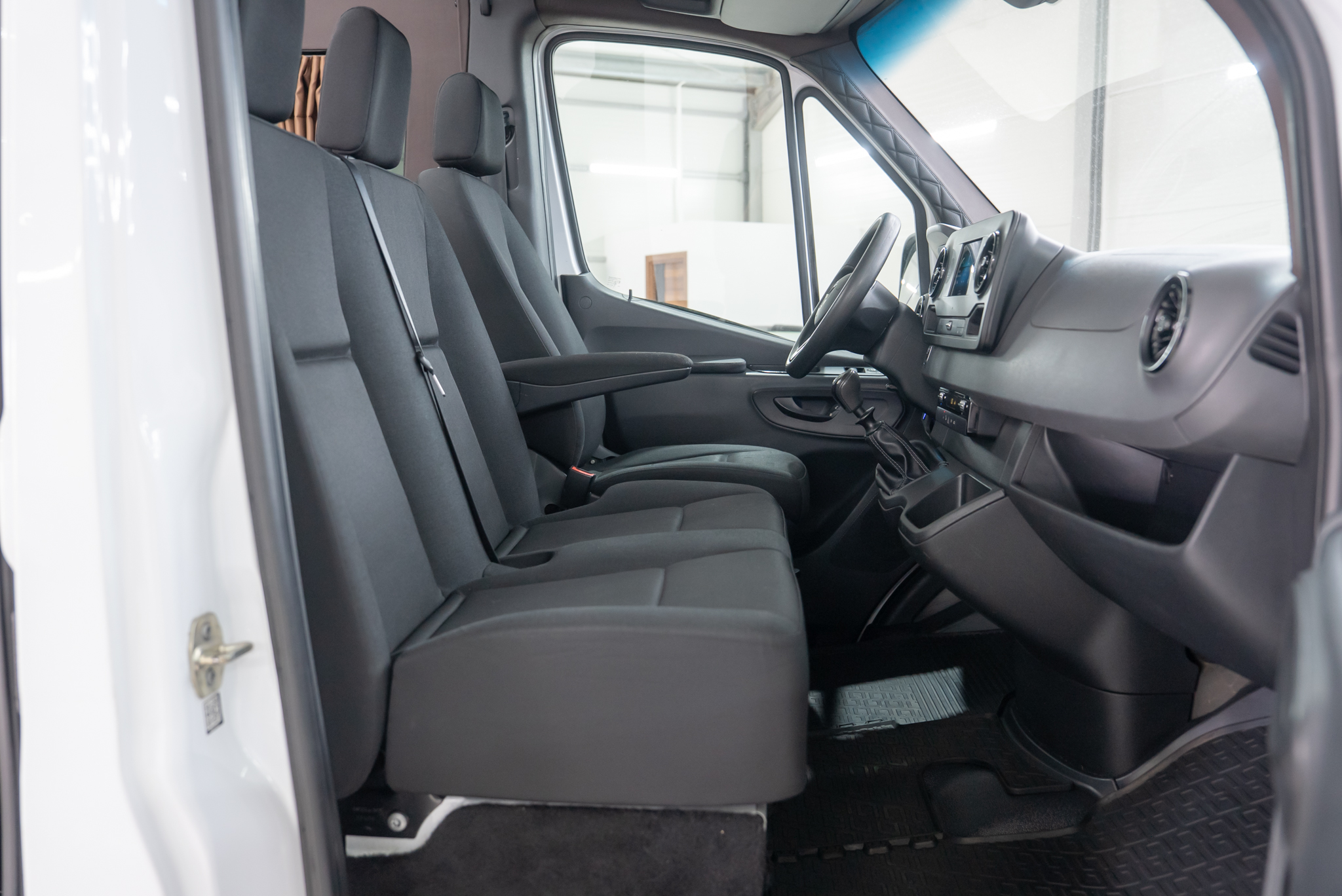 MERCEDES-BENZ SPRINTER 317 8+1 LOCURI