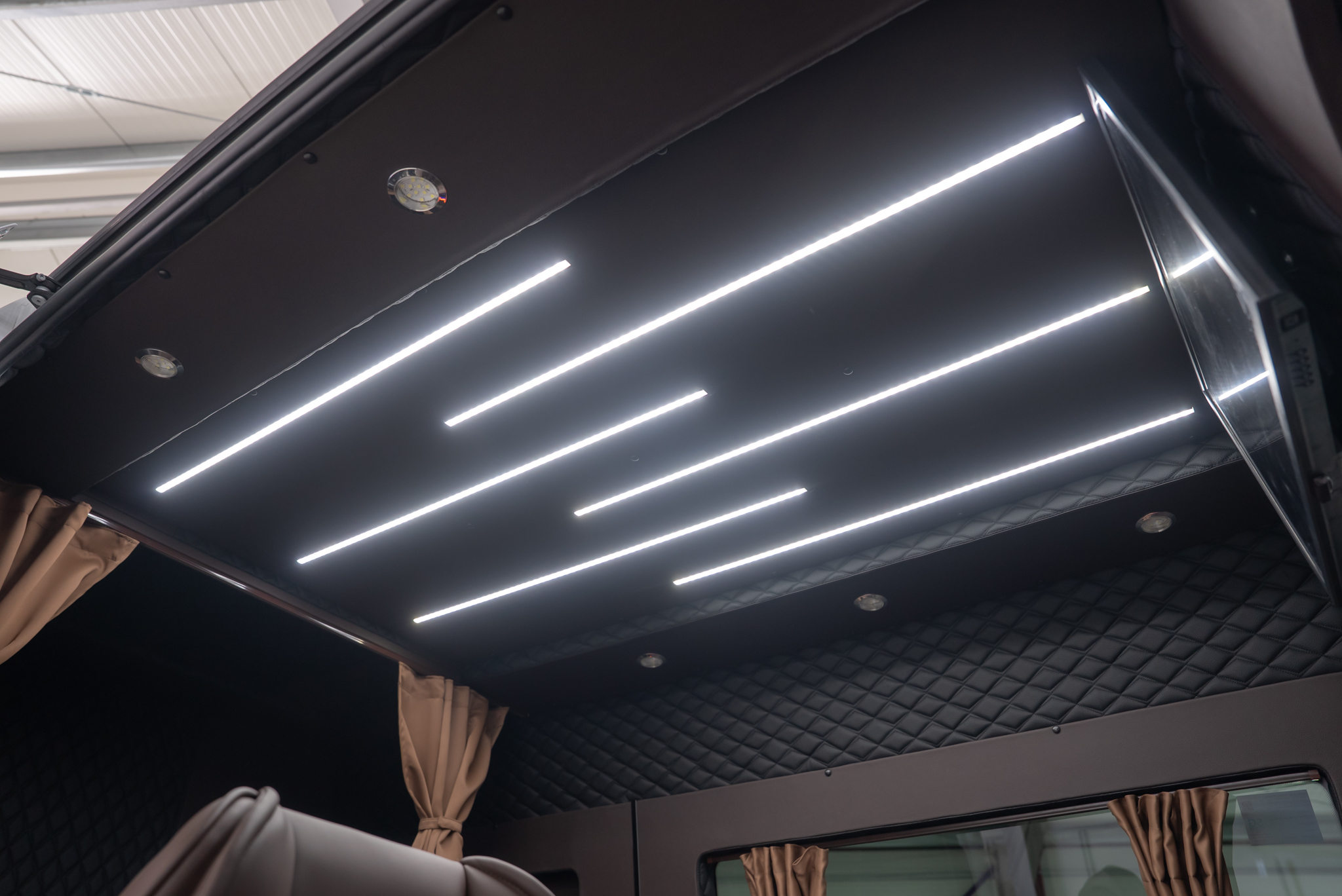 MERCEDES-BENZ SPRINTER 317 8+1 LOCURI