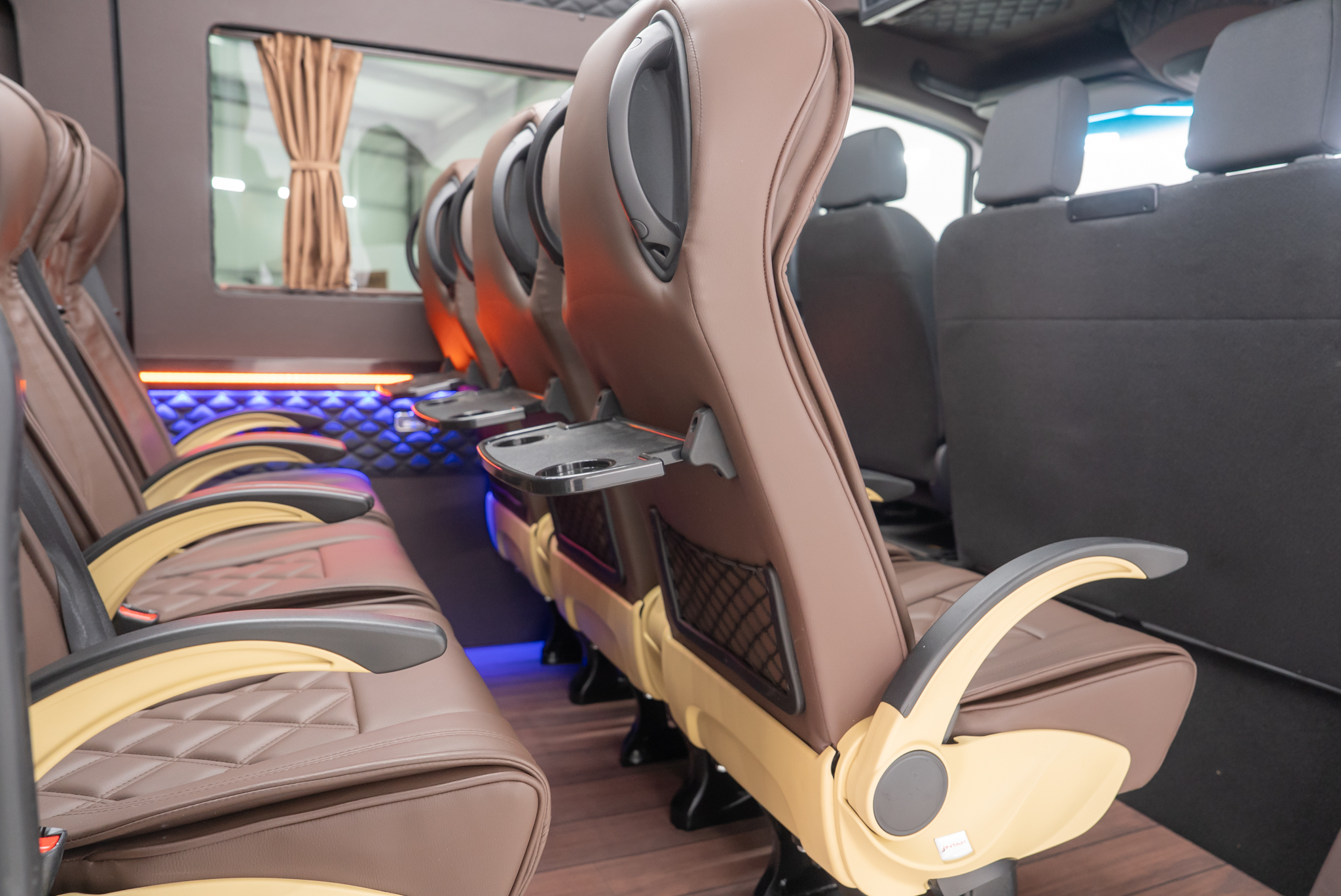 MERCEDES-BENZ SPRINTER 317 8+1 LOCURI
