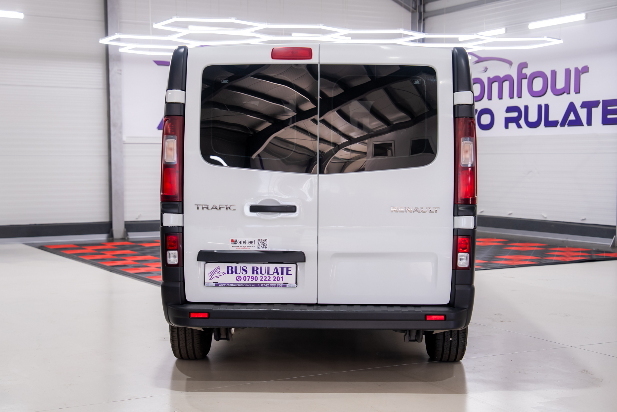 RENAULT TRAFIC 8+1