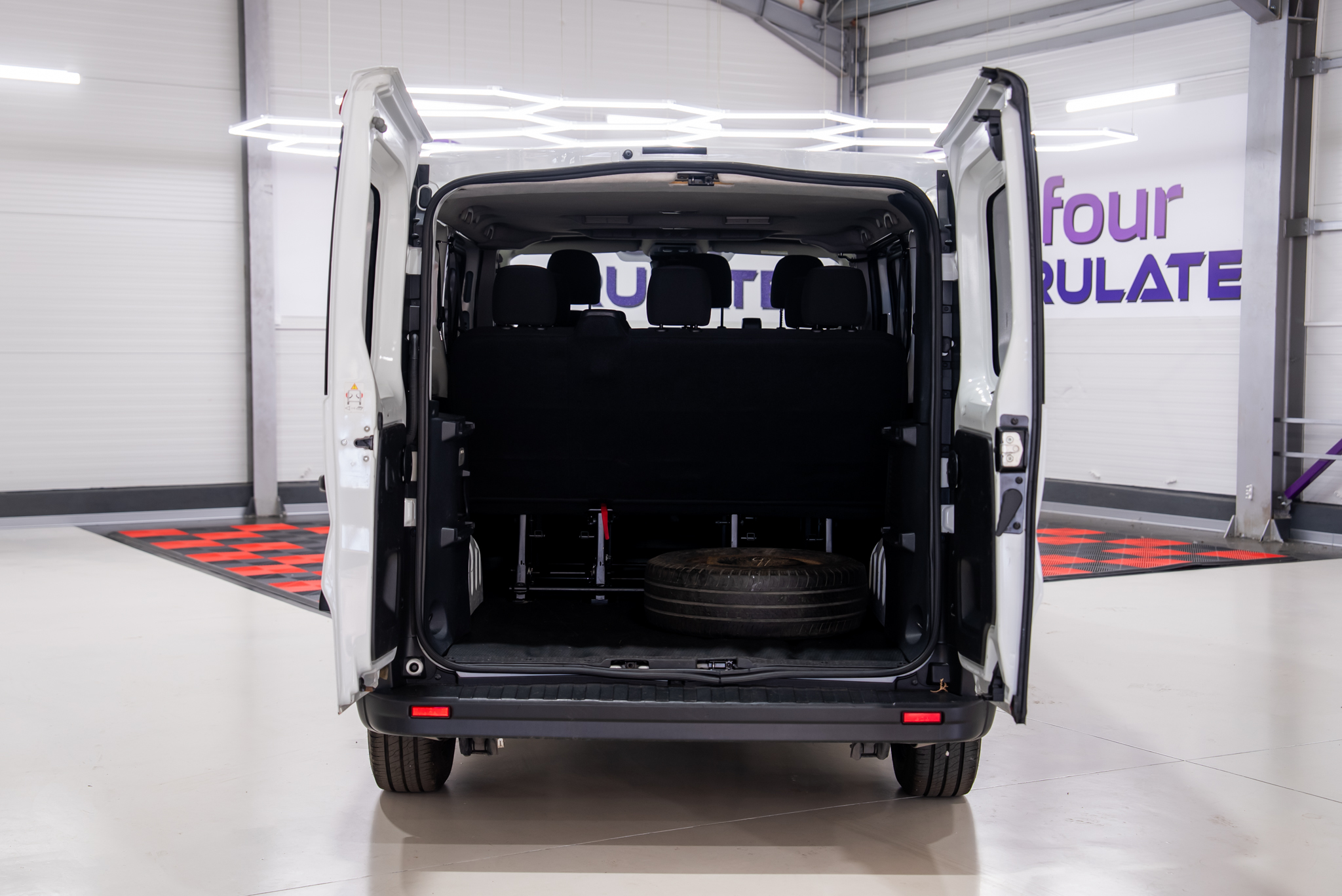 RENAULT TRAFIC 8+1