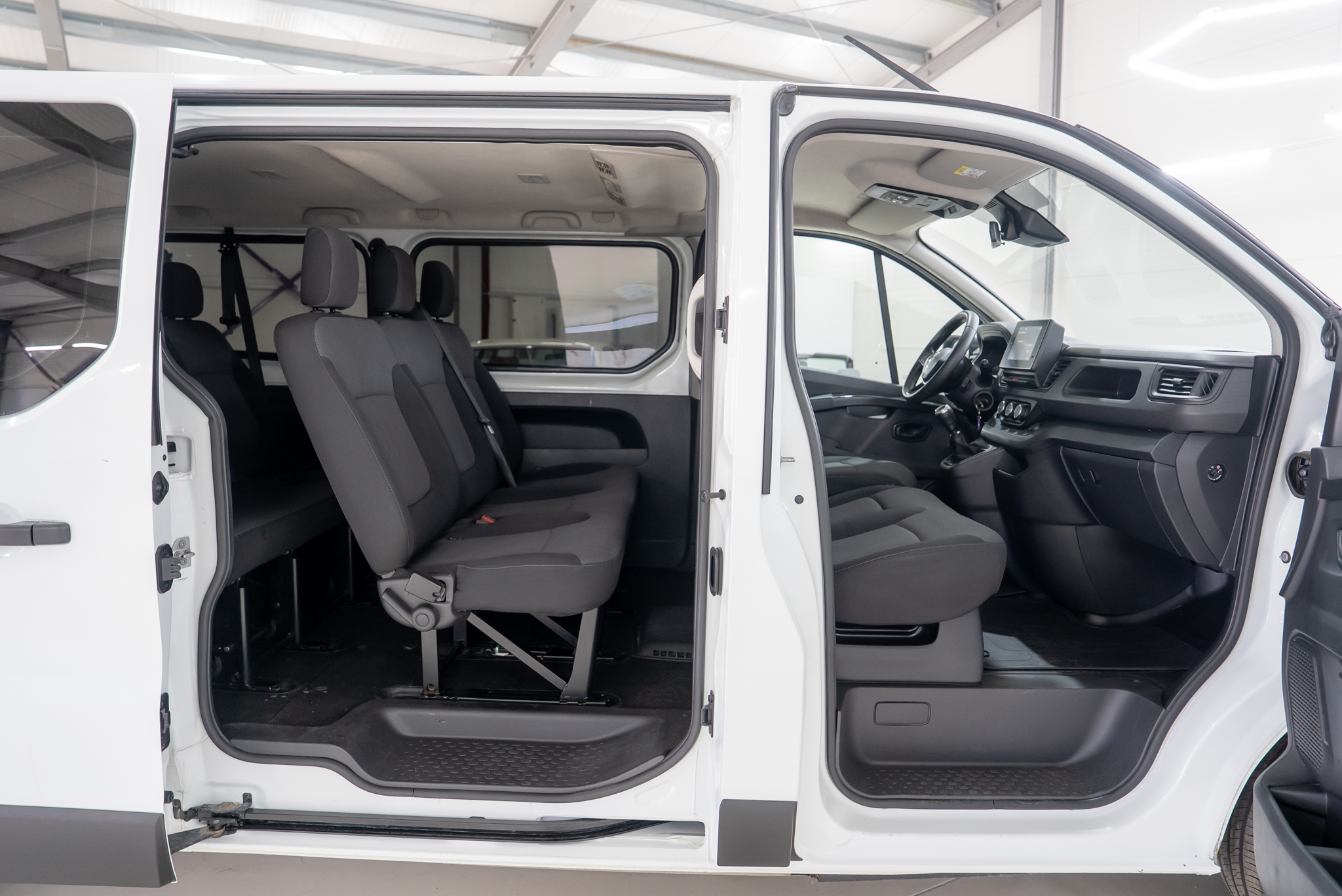 RENAULT TRAFIC 8+1