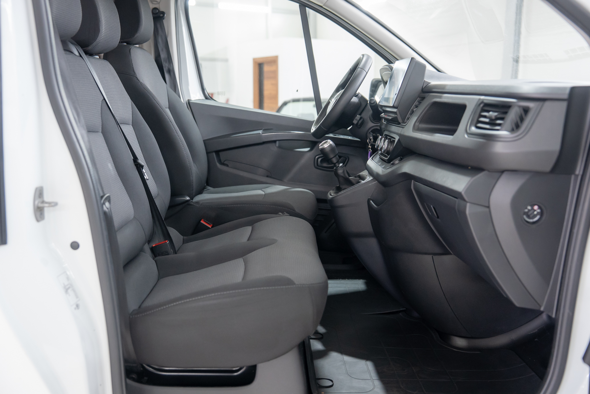 RENAULT TRAFIC 8+1