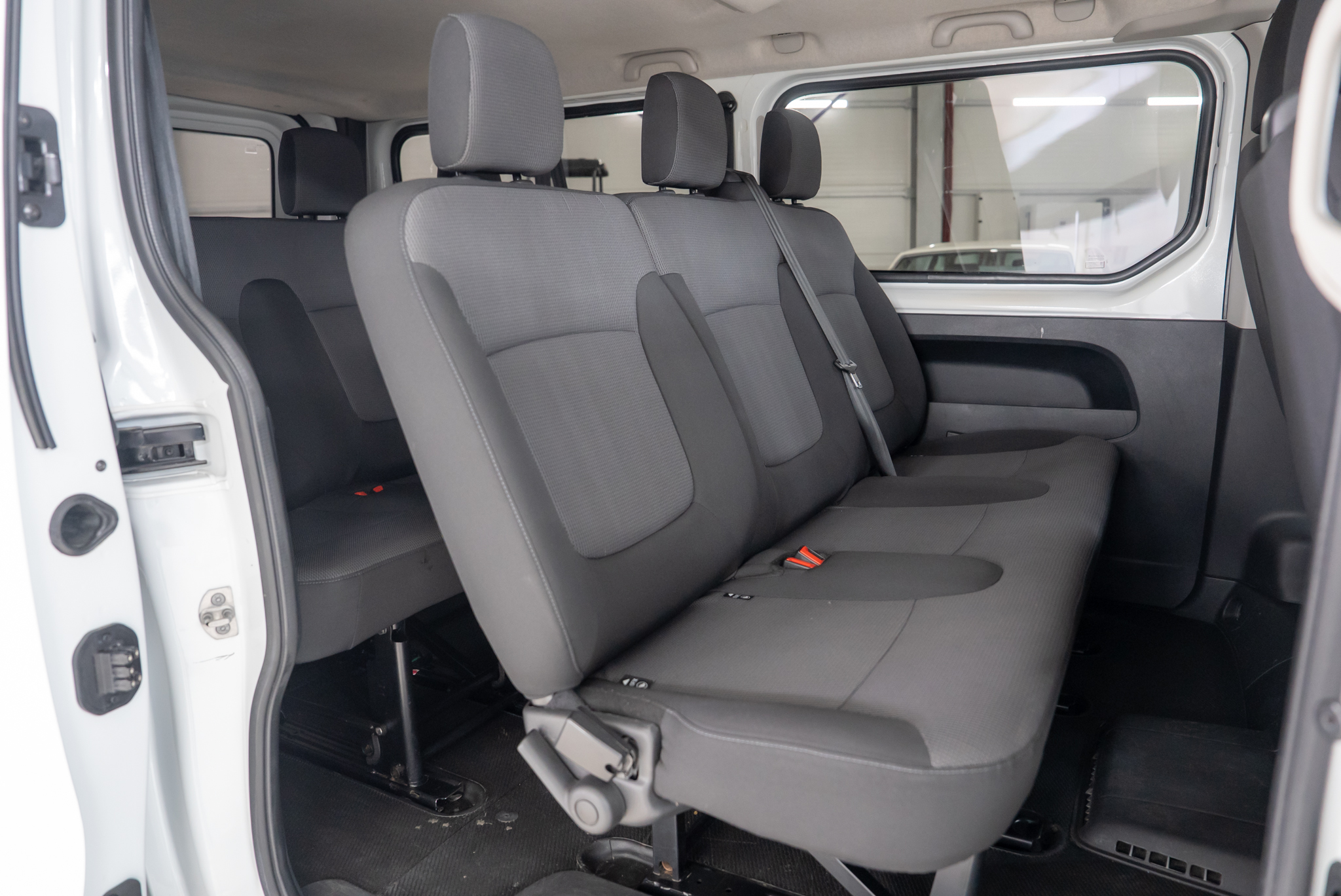 RENAULT TRAFIC 8+1