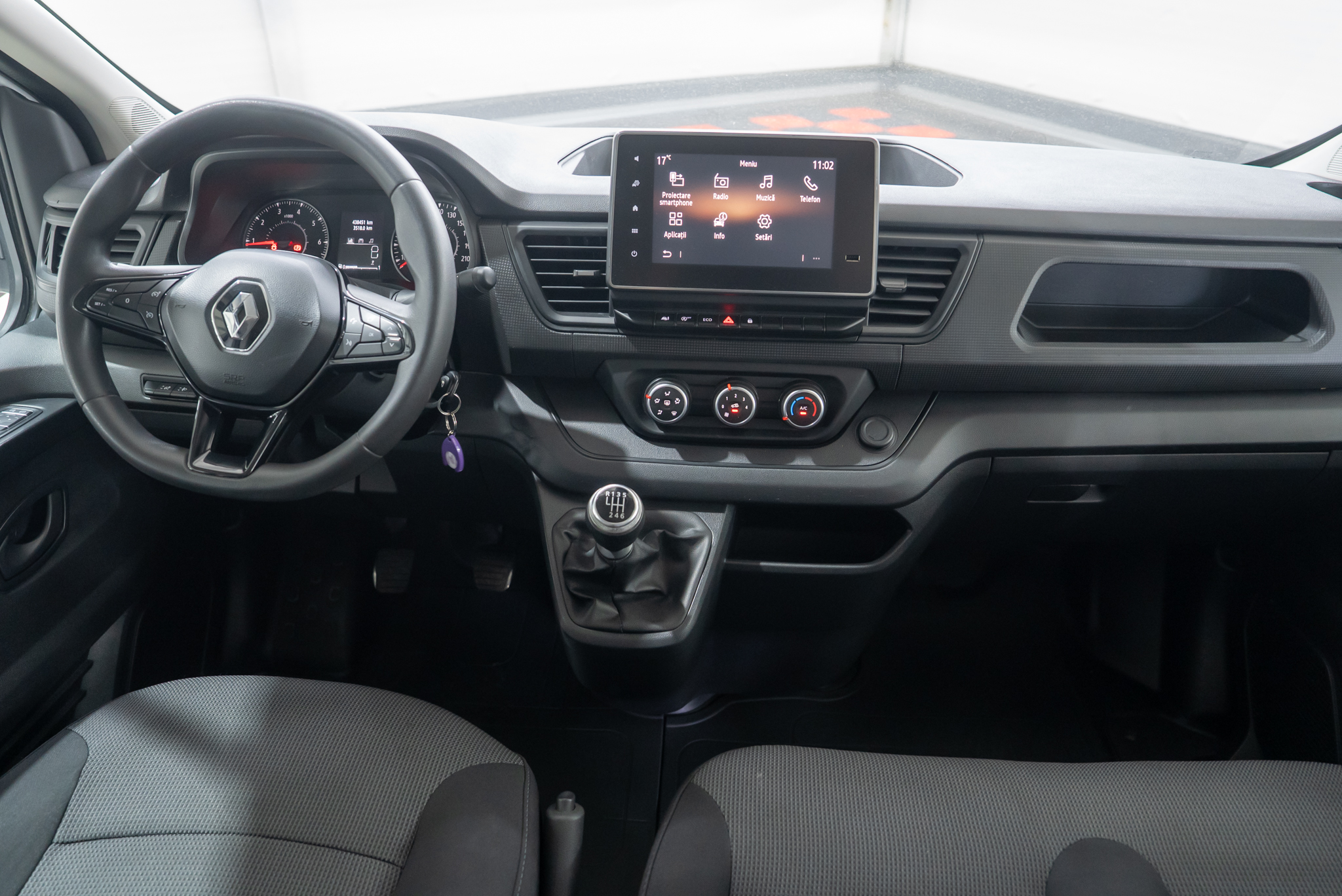 RENAULT TRAFIC 8+1