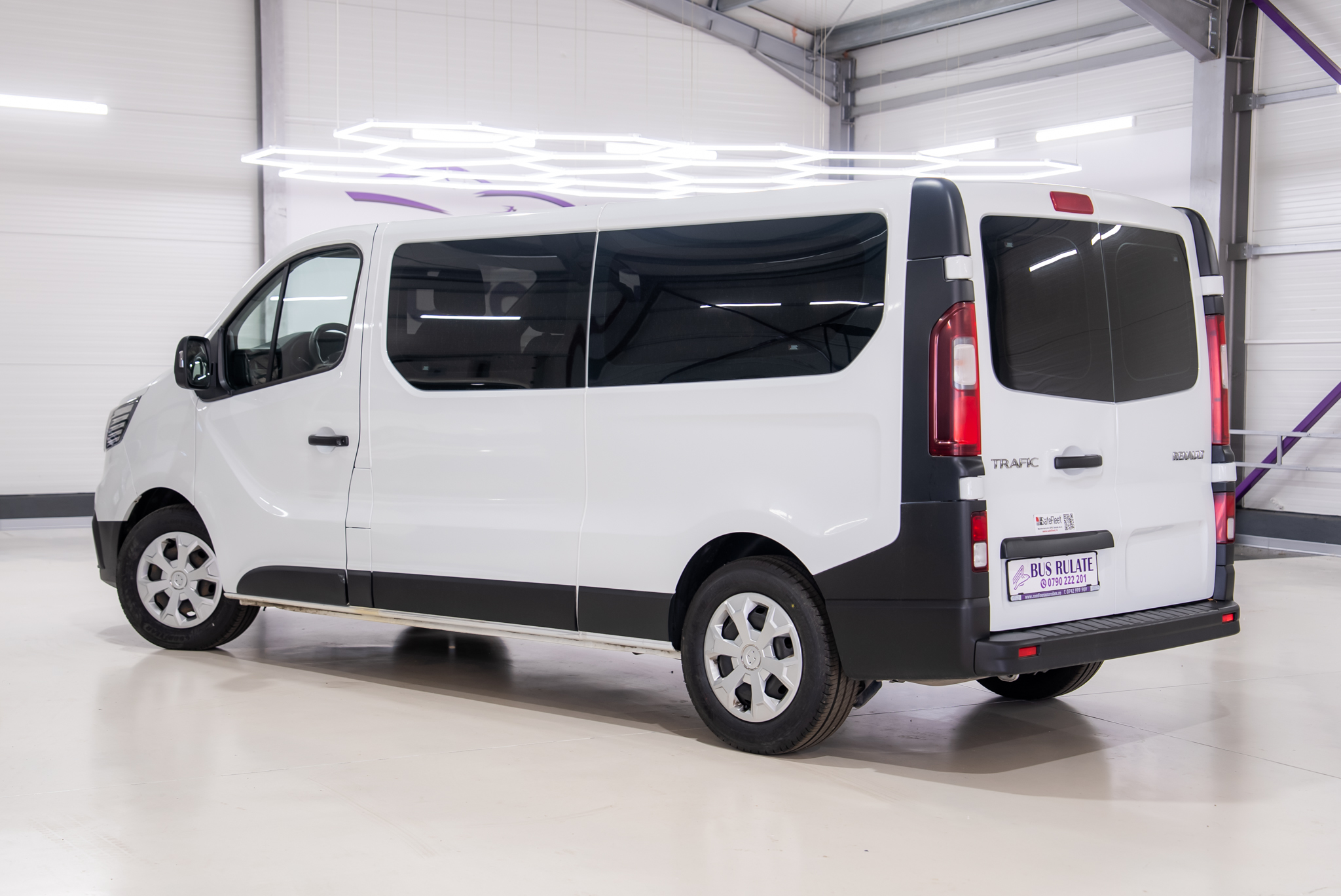 RENAULT TRAFIC 8+1