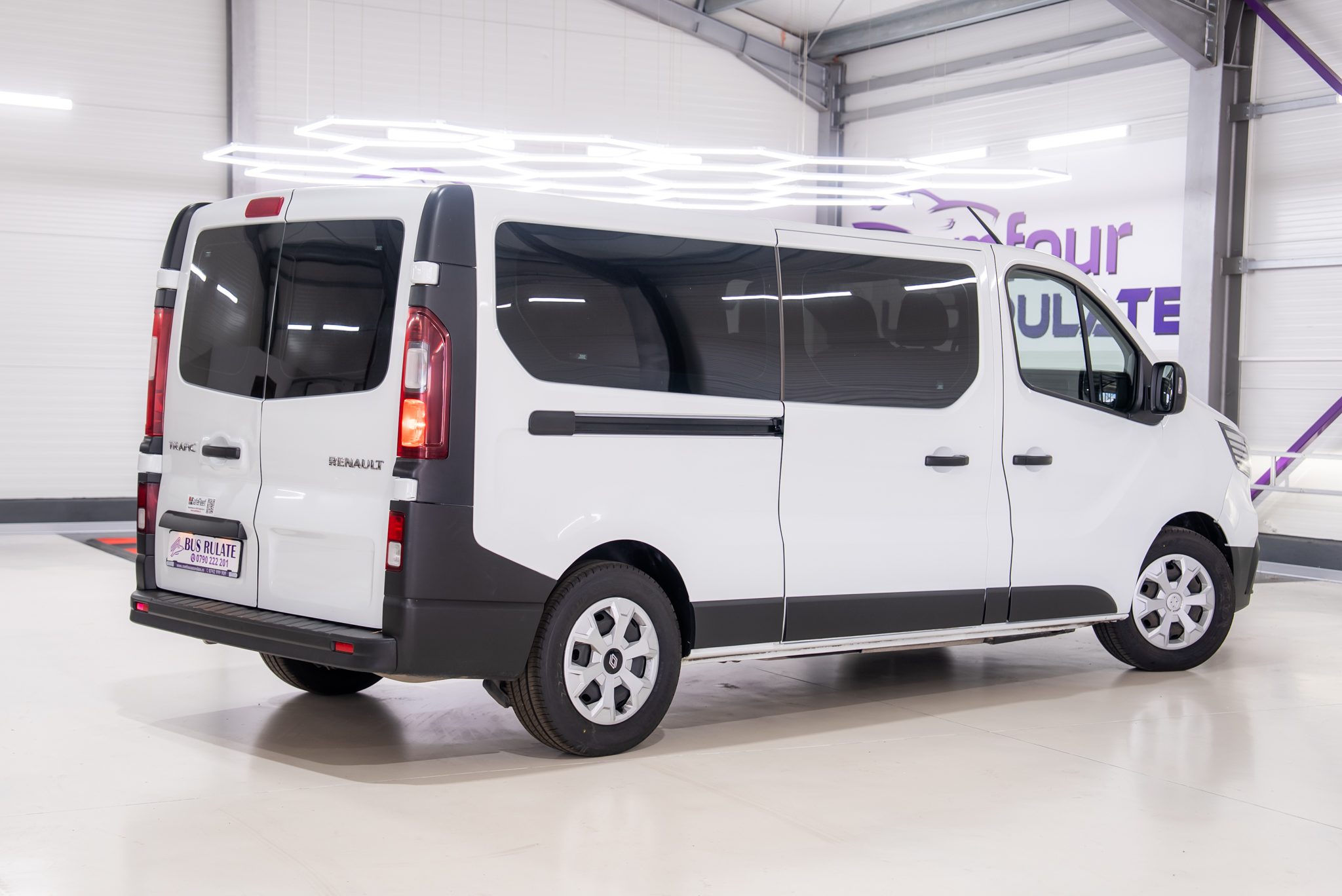RENAULT TRAFIC 8+1
