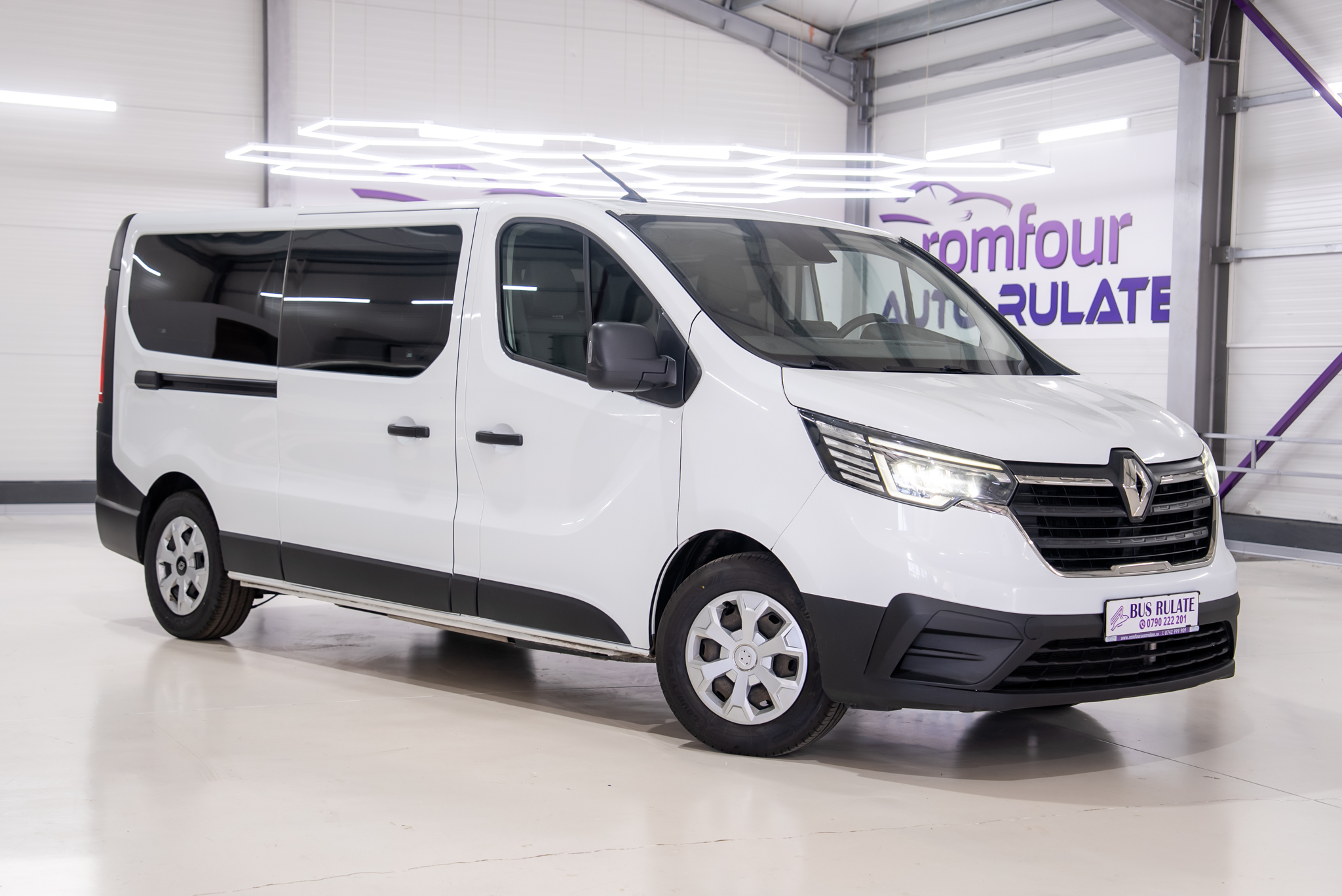 RENAULT TRAFIC 8+1