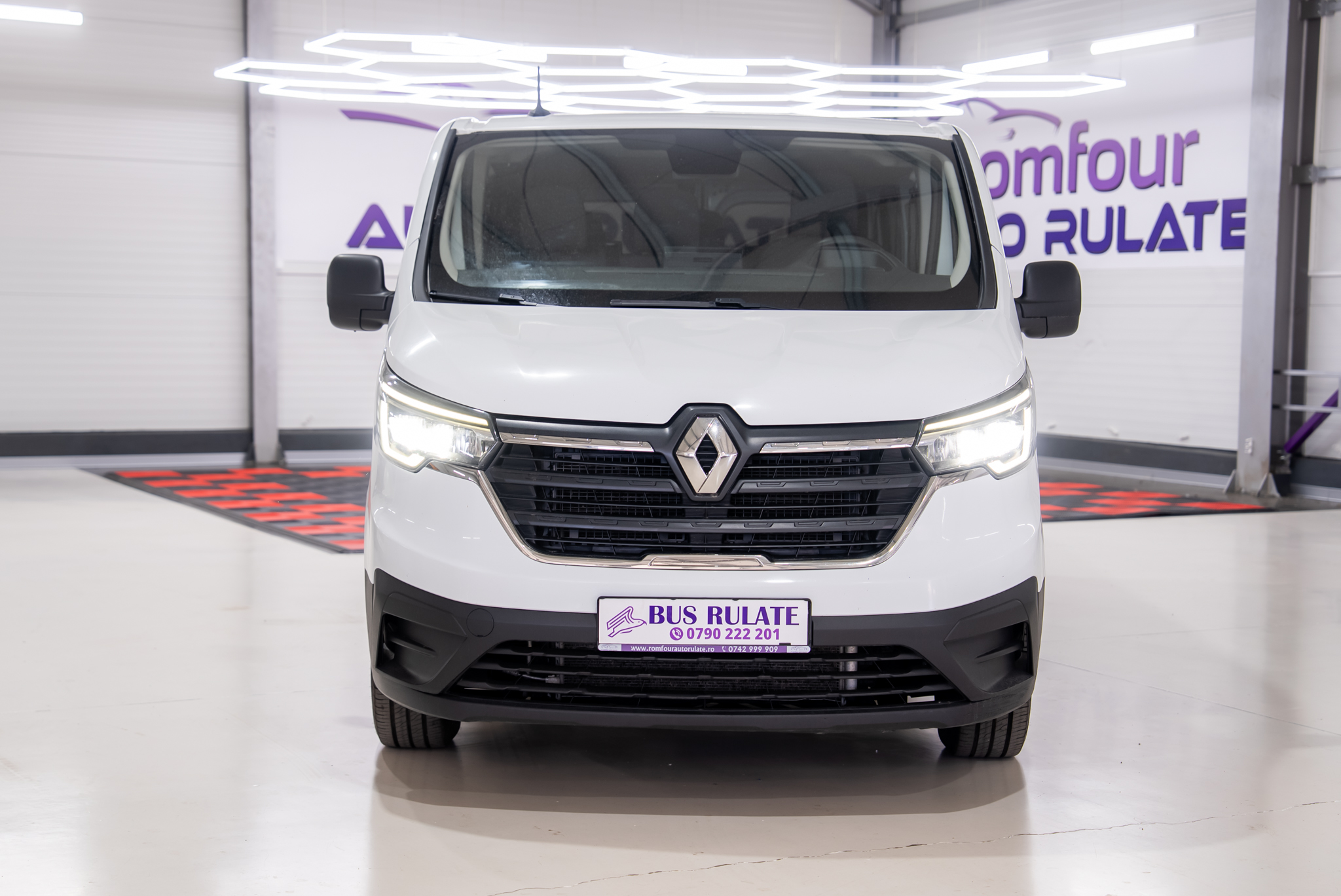 RENAULT TRAFIC 8+1