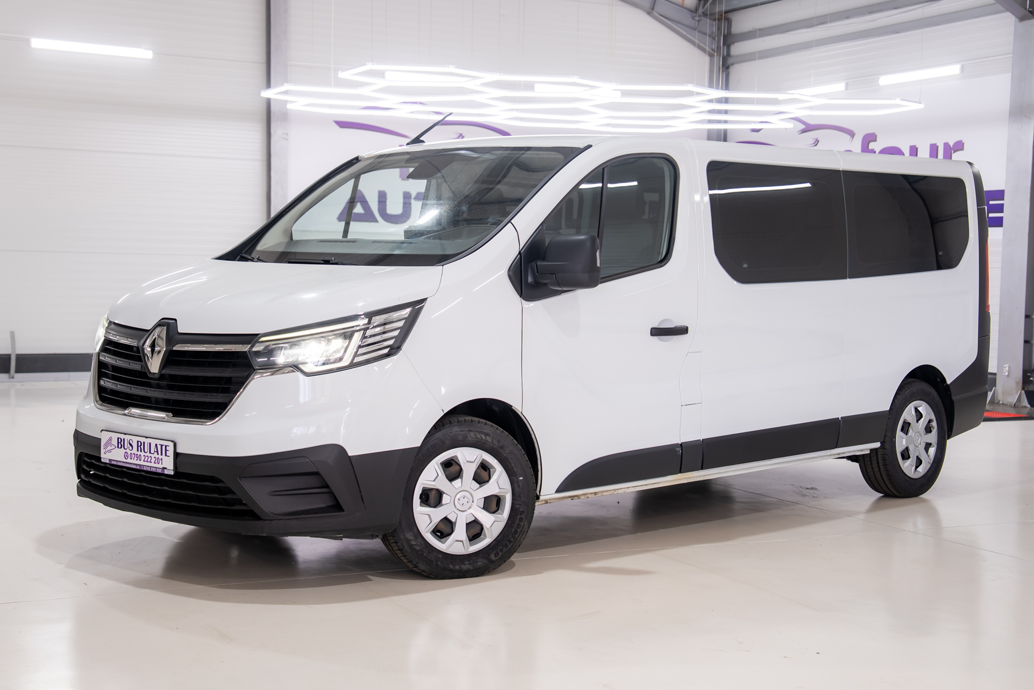 RENAULT TRAFIC 8+1