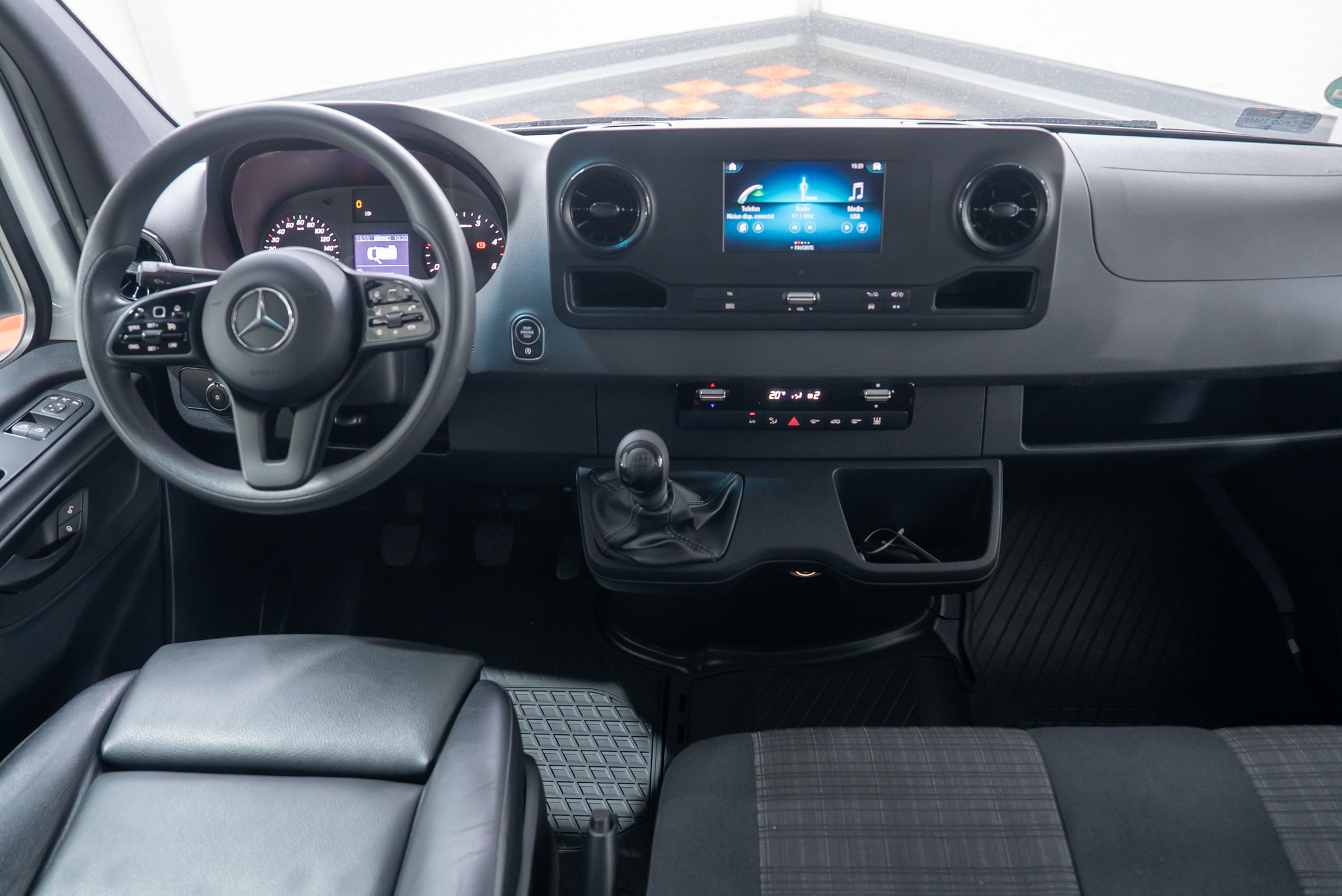 MERCEDES-BENZ SPRINTER TOURER 316 8+1