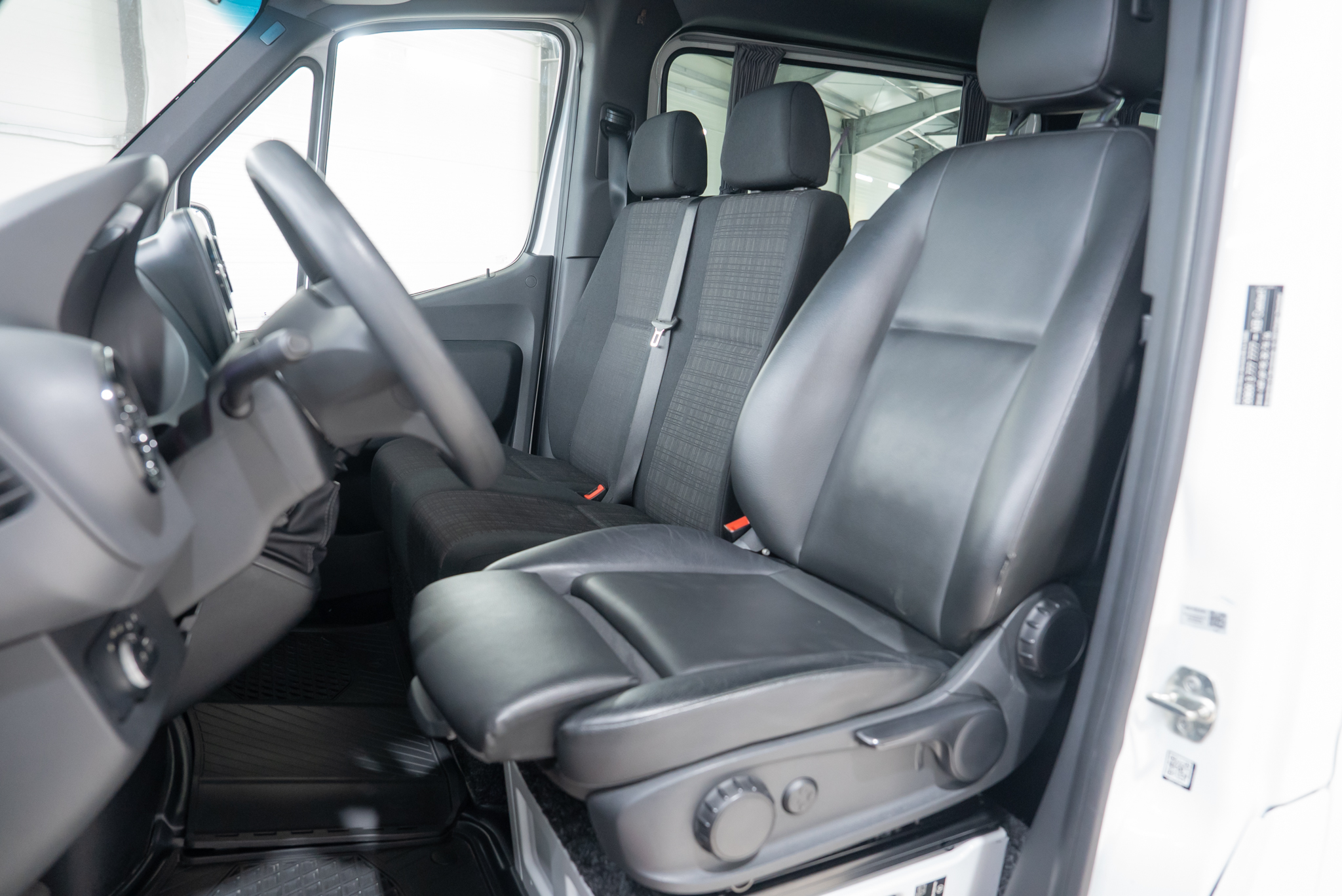 MERCEDES-BENZ SPRINTER TOURER 316 8+1