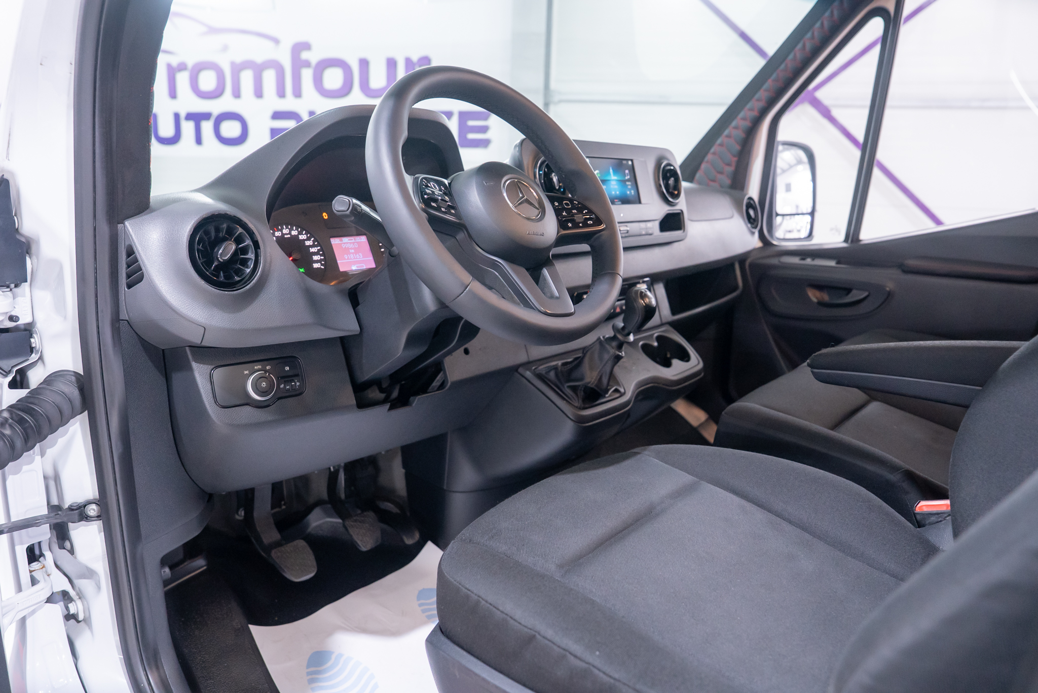 Mercedes-Benz Sprinter 907