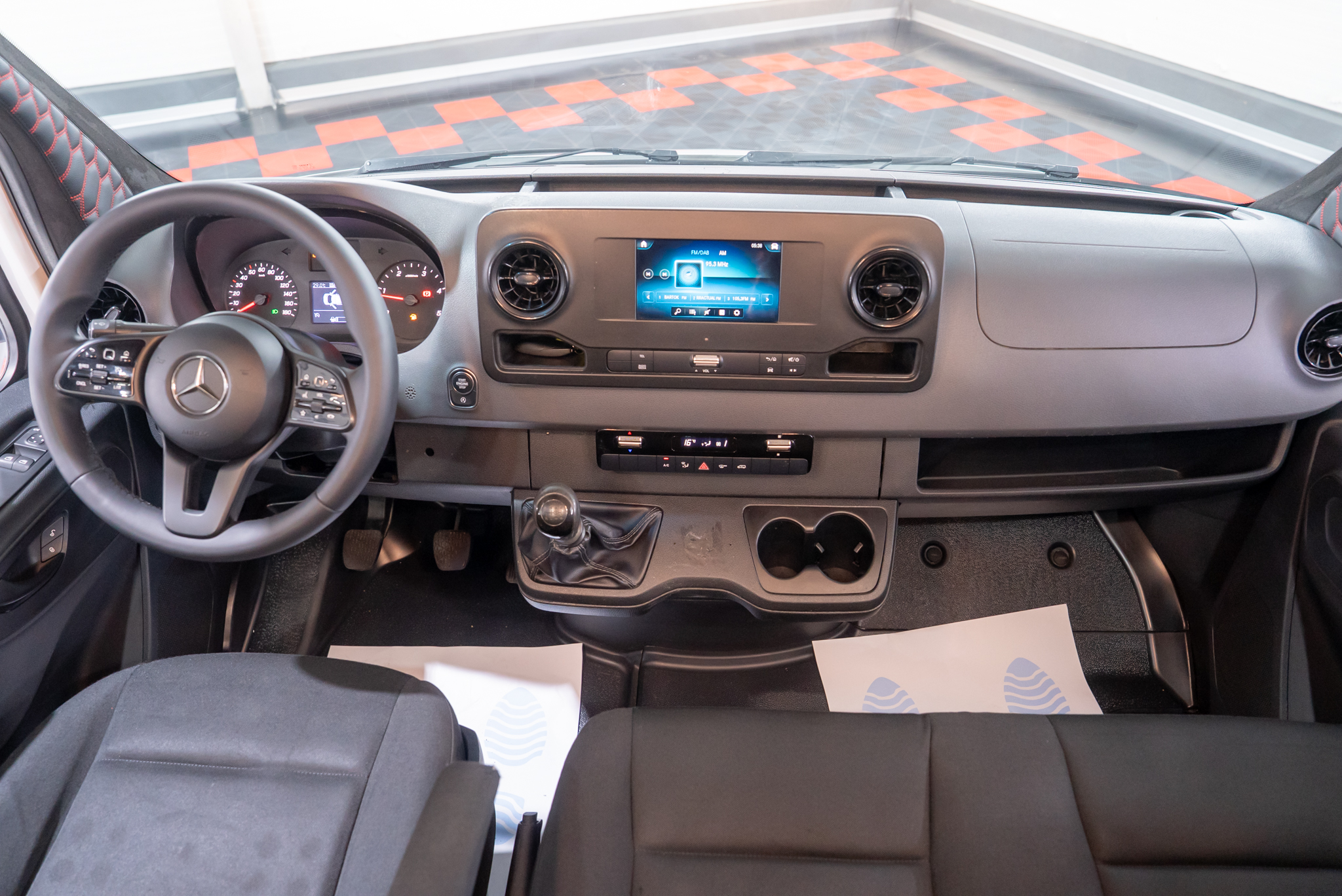 Mercedes-Benz Sprinter 907
