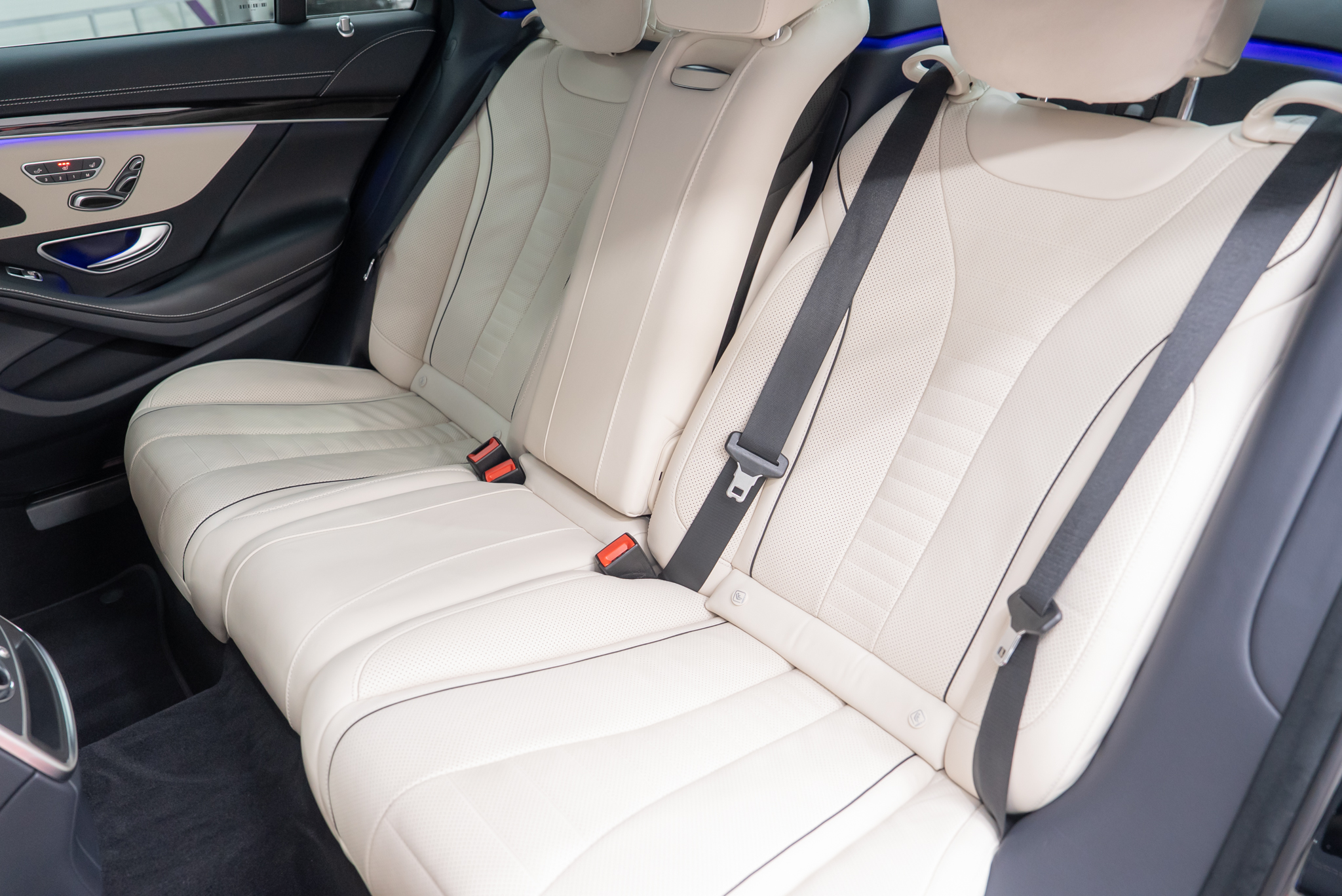 Mercedes-Benz S400