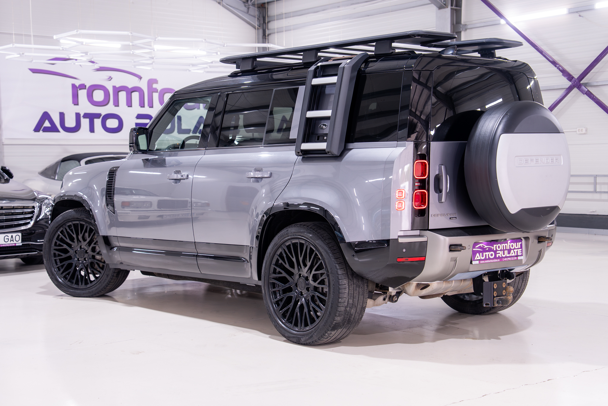 Land Rover Defender P400 Xdynamic