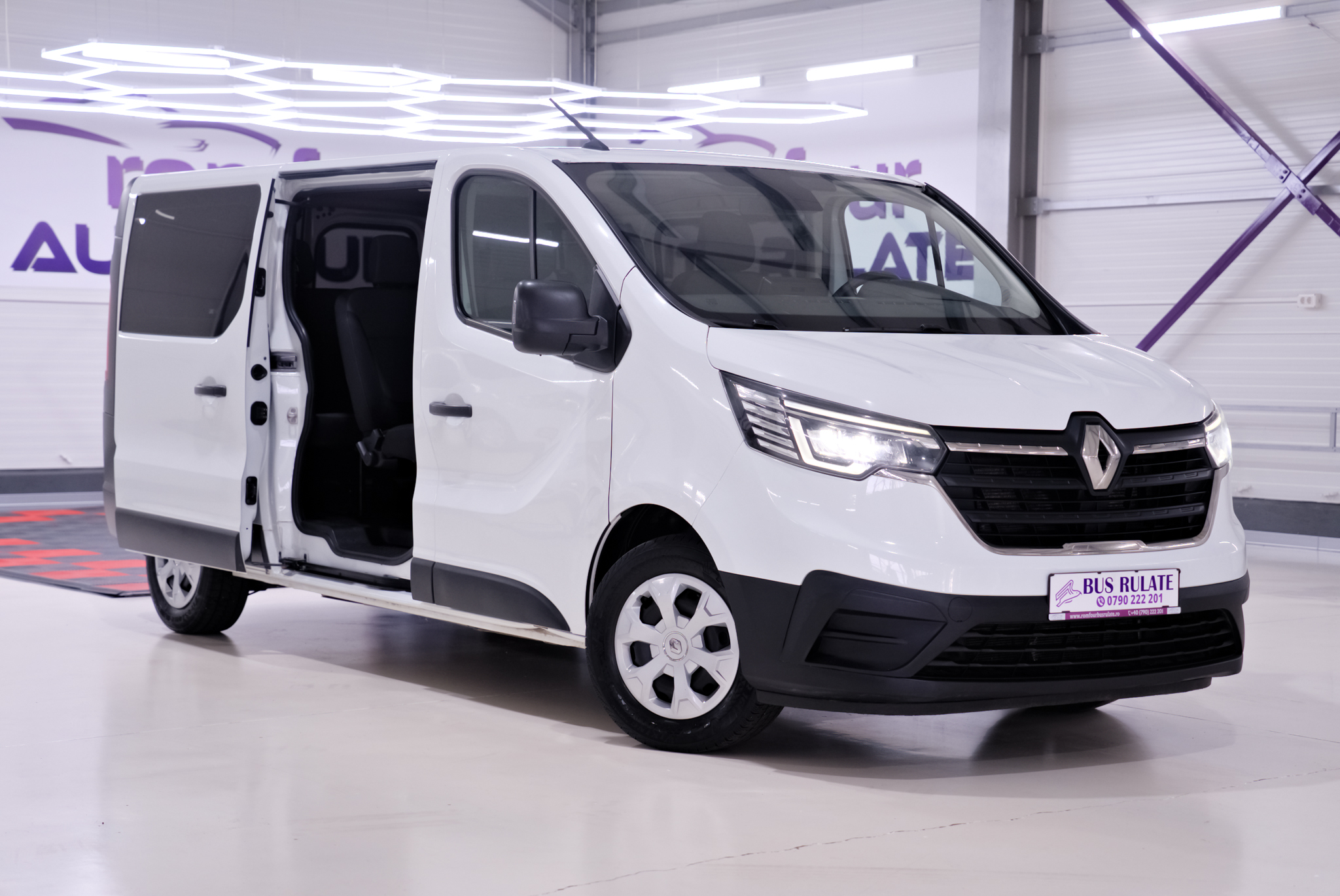Renault Trafic 9 locuri Long