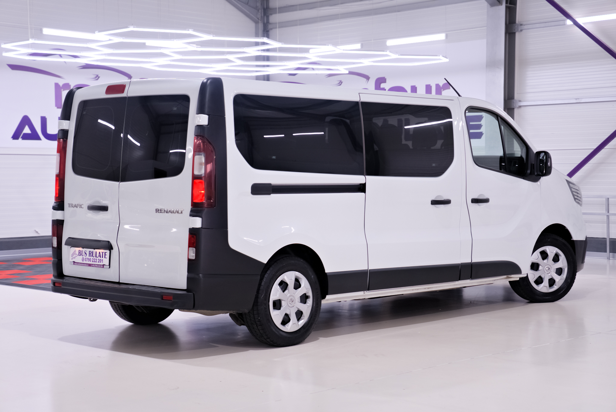 Renault Trafic 9 locuri Long