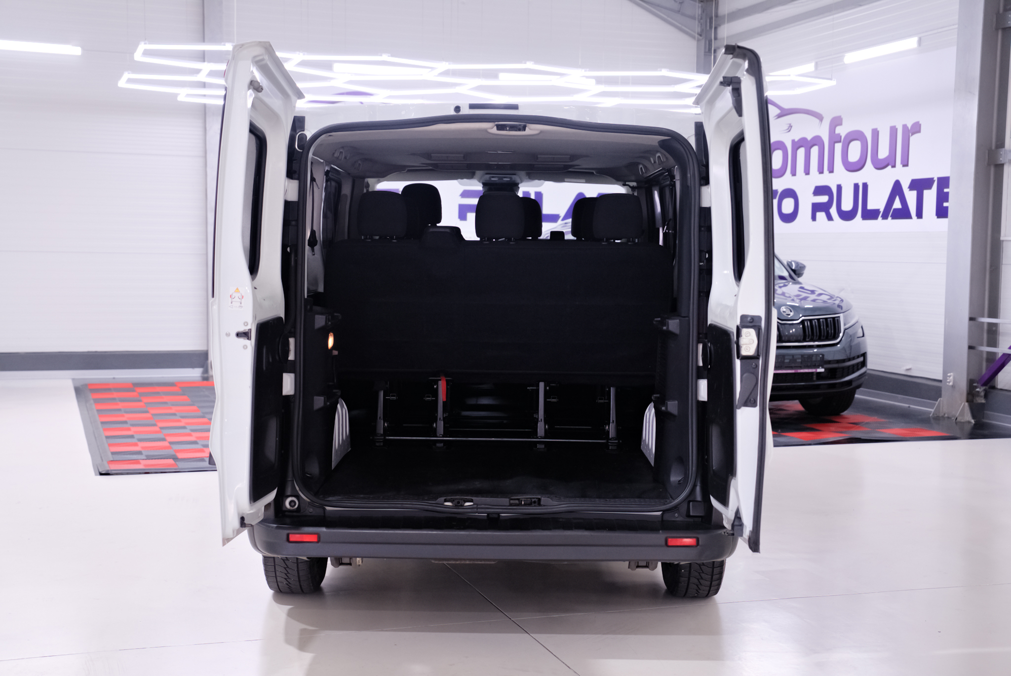 Renault Trafic 9 locuri Long