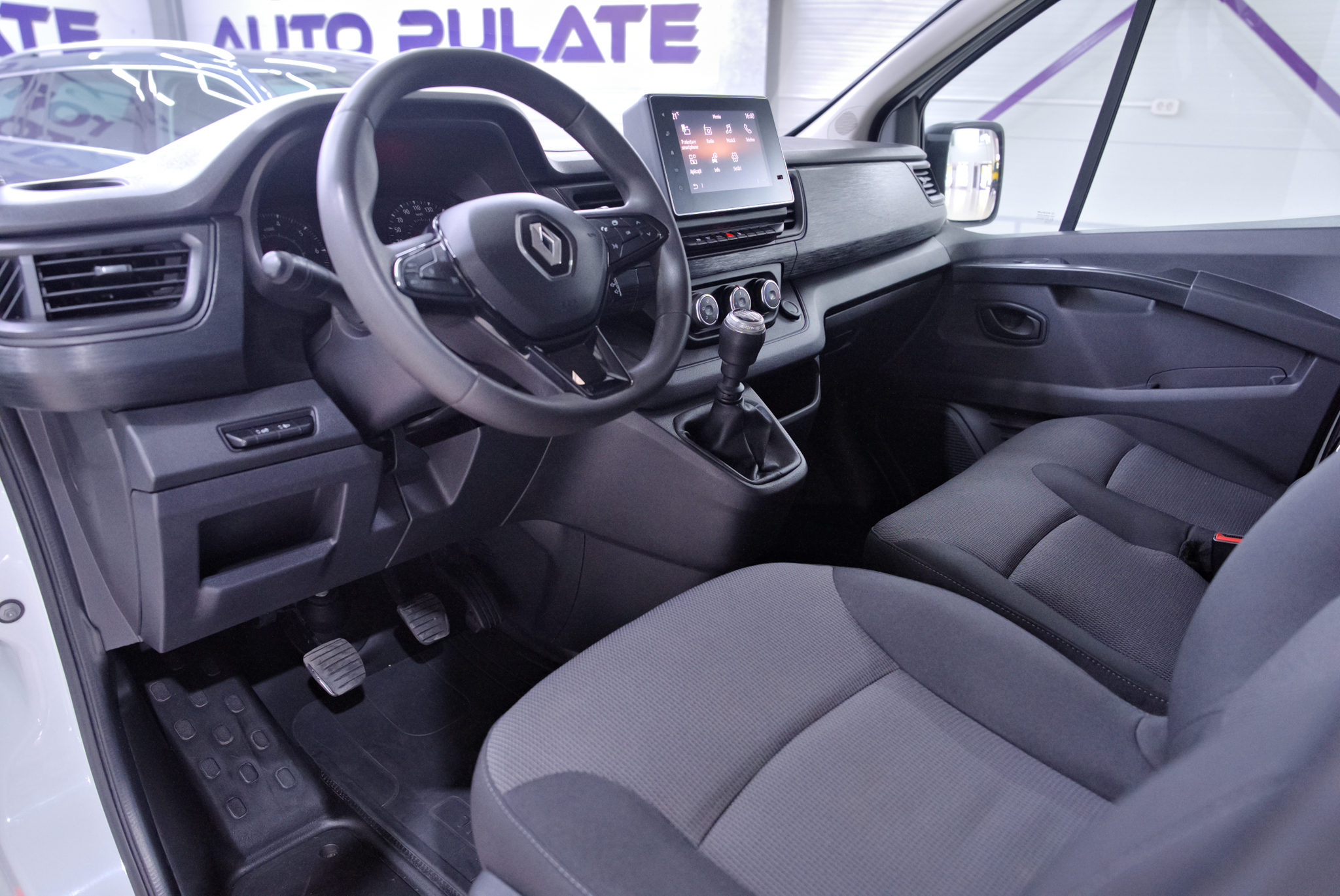 Renault Trafic 9 locuri Long